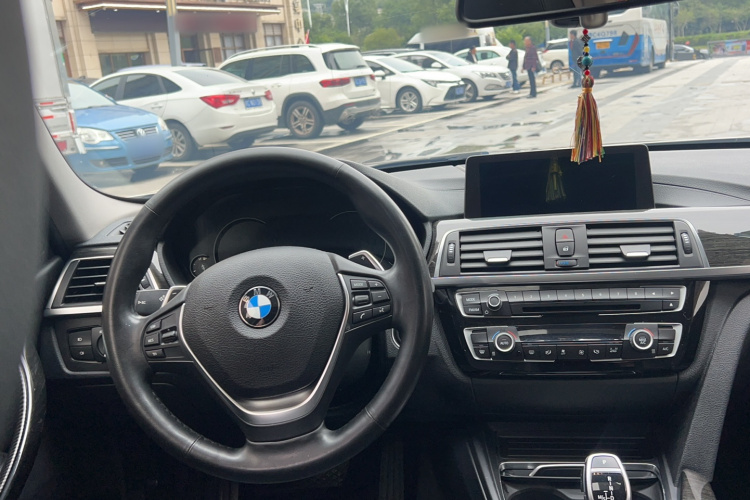 BMW 3 Series 2018 car image #24