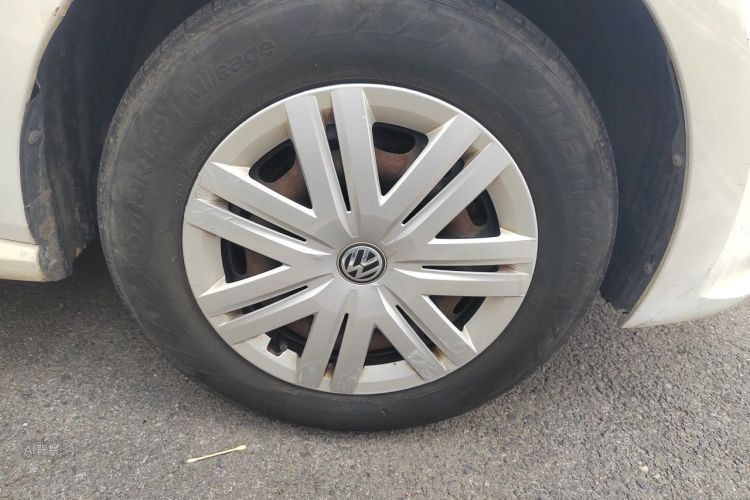 Volkswagen Polo 2015 car image #9