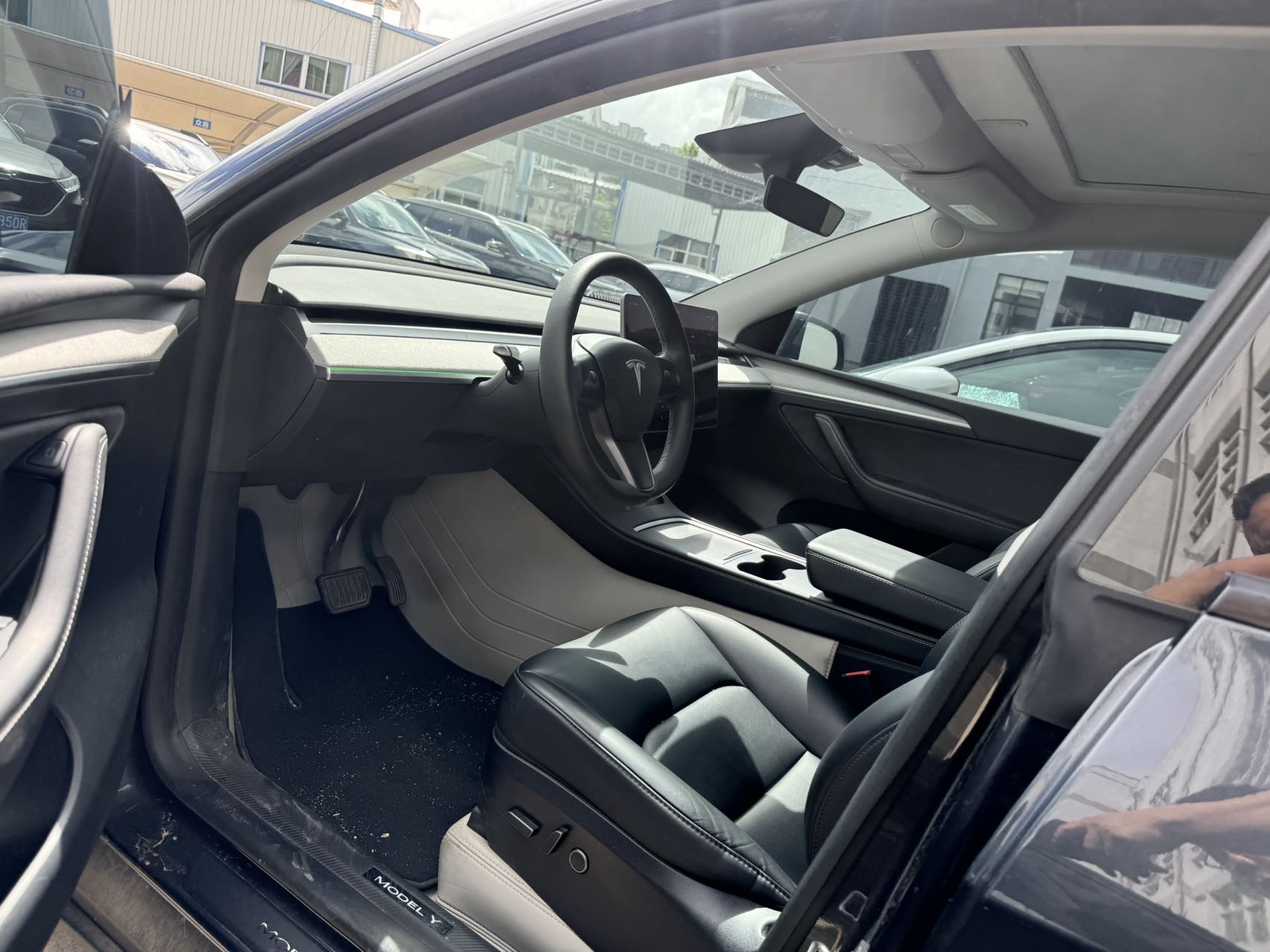 Tesla Model Y 2024 #3 Tesla Model Y 2024 car image #3