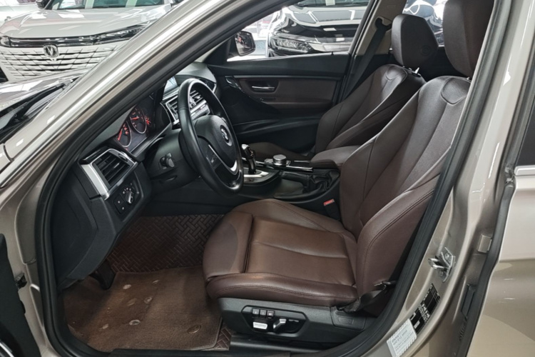 BMW 3 Series 2019 car image #15