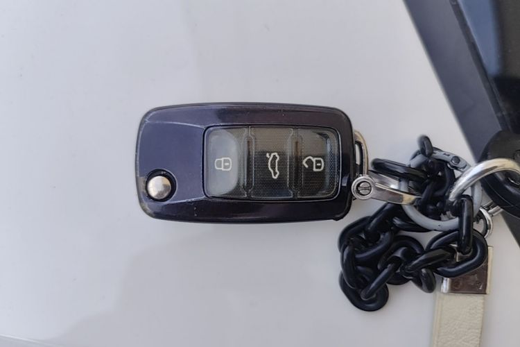 Volkswagen Polo 2015 car image #9