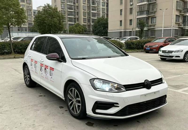Volkswagen Golf 2015 car image #2