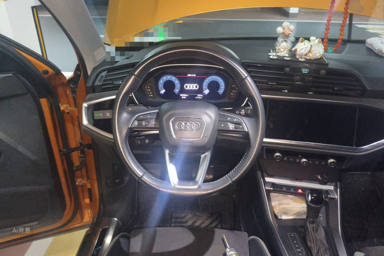Audi Q3 2020 car image #12