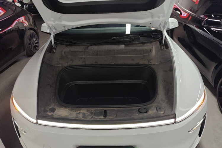 Tesla Model Y 2025 #20 Tesla Model Y 2025 car image #20