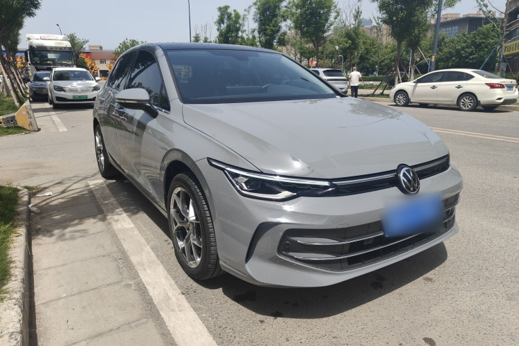 Volkswagen Golf 2026 car image #4