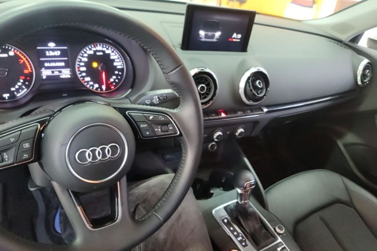 Audi A3 2018 car image #10