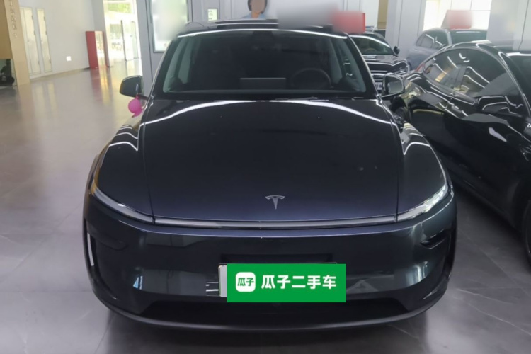 Tesla Model Y 2025 #3 Tesla Model Y 2025 car image #3