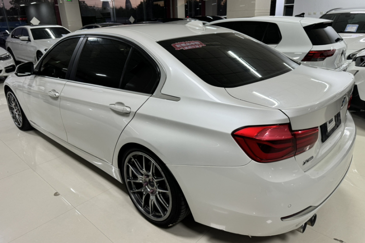 BMW 3 Series 2019 #5 BMW 3 Series 2019 car image #5