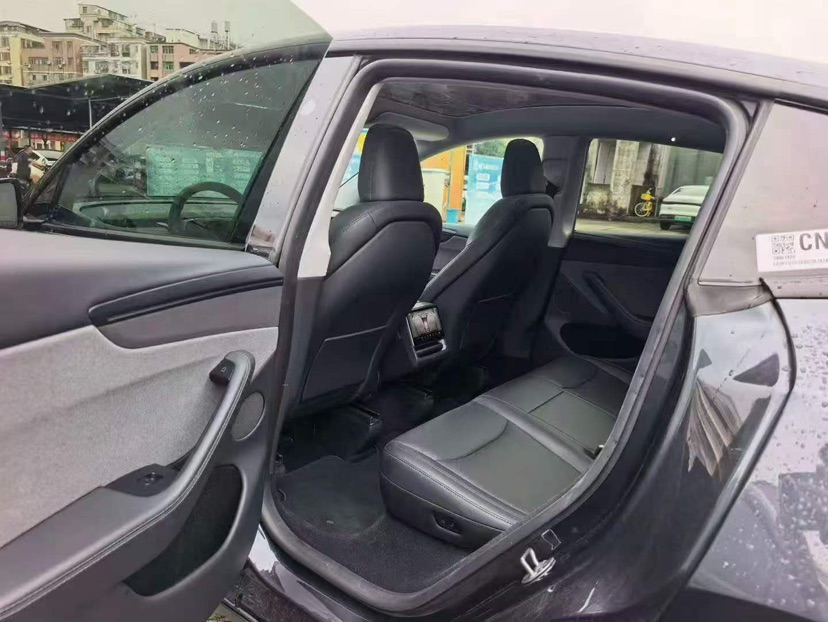 Tesla Model Y 2025 #8 Tesla Model Y 2025 car image #8