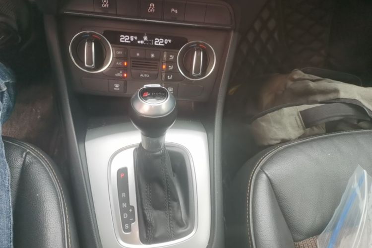Audi Q3 2019 car image #15