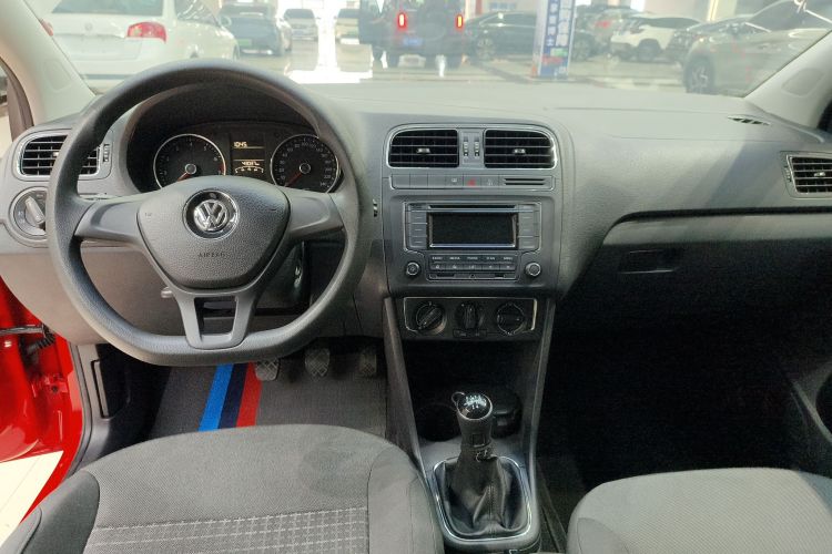 Volkswagen Polo 2014 car image #12