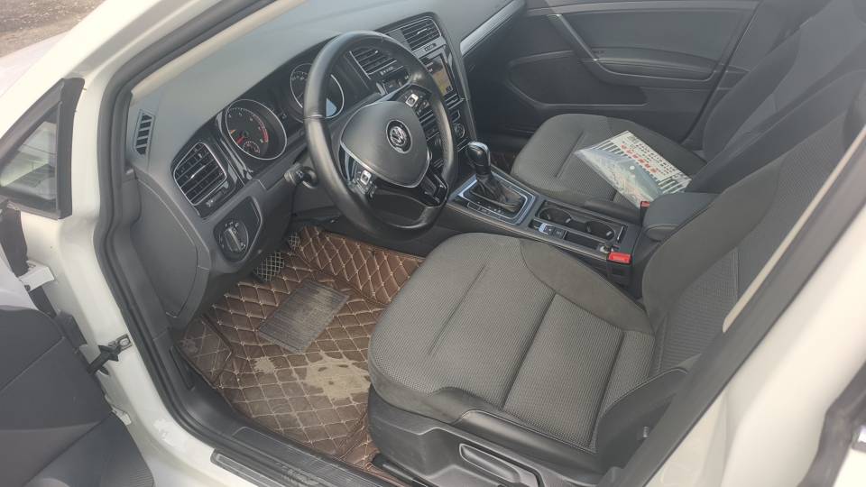 Volkswagen Golf 2019 car image #6