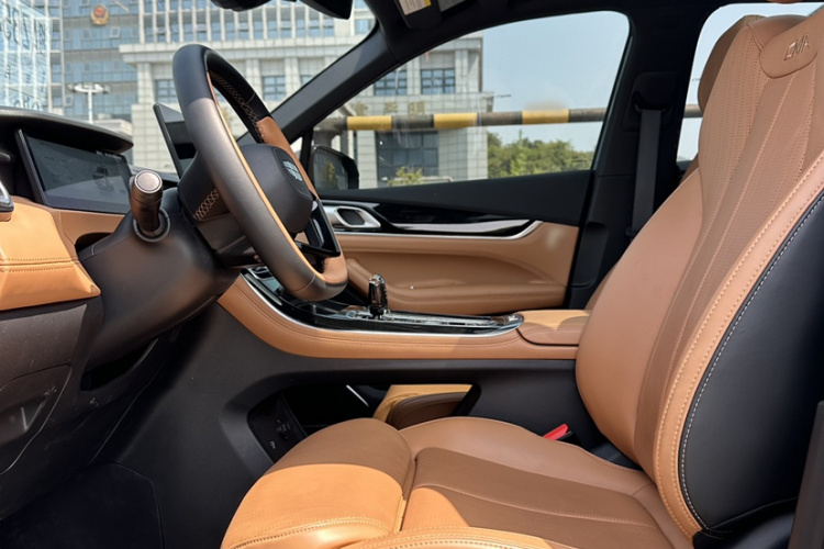 GEELY Boyue L 2025 car image #11