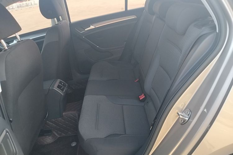 Volkswagen Golf 2017 car image #17