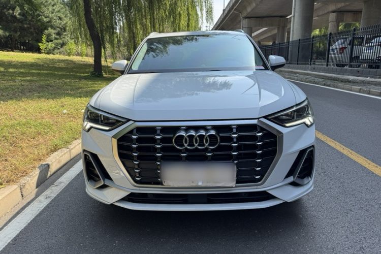 Audi Q3 2021 car image #6