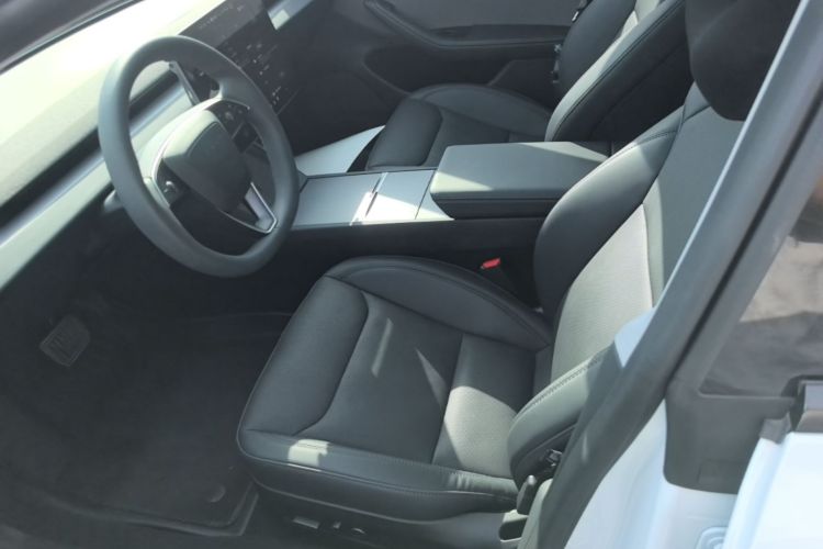 Tesla Model 3 2024 car image #22