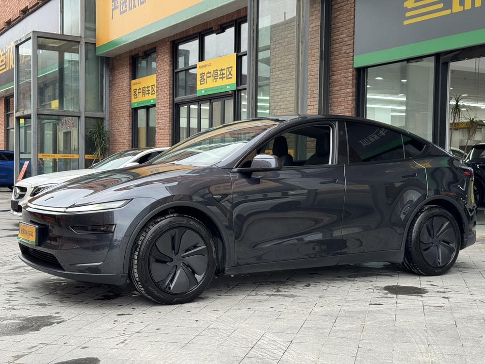 Tesla Model Y 2025 #12 Tesla Model Y 2025 car image #12