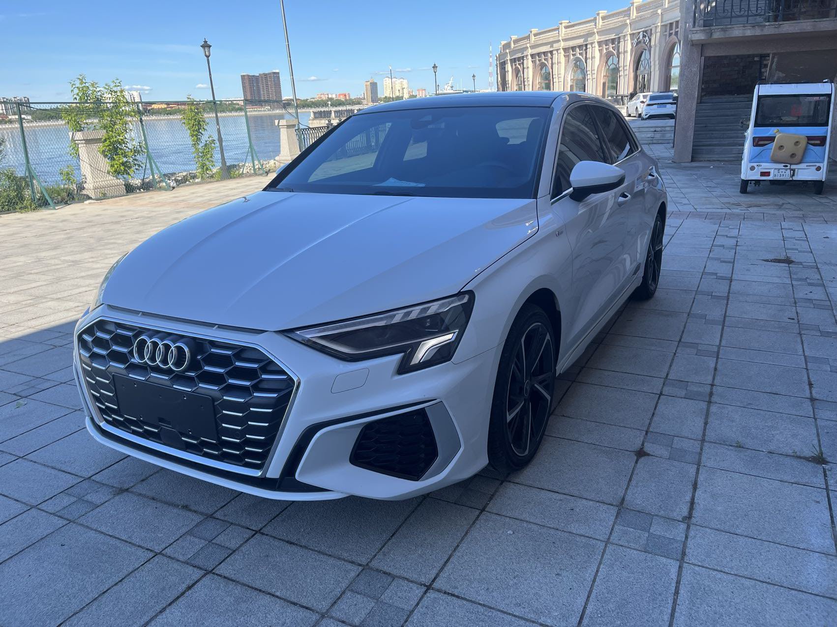 2023 immagine di auto 