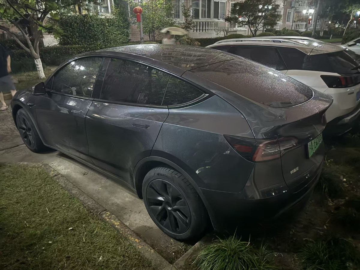 Tesla Model Y 2024 #5 Tesla Model Y 2024 car image #5