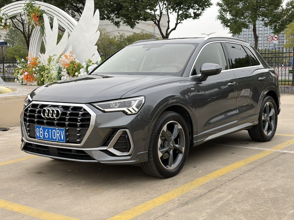 Audi Q3 2021 immagine di auto 