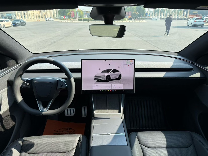 Tesla Model Y 2026 #5 Tesla Model Y 2026 car image #5