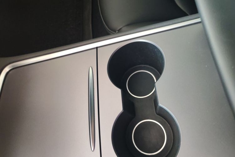 Tesla Model 3 2022 car image #9