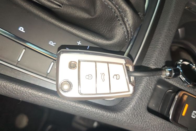 Volkswagen Golf 2017 car image #9