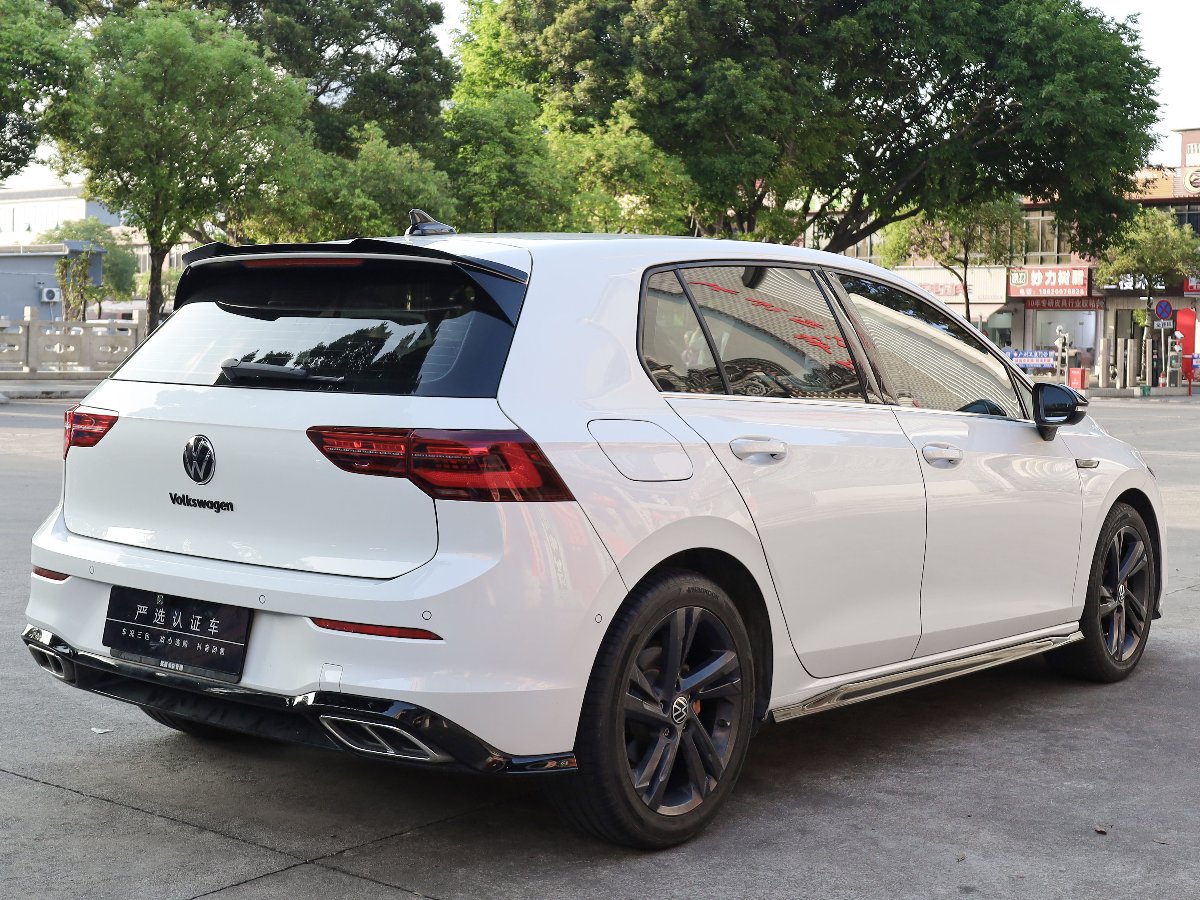 Volkswagen Golf 2023 car image #8