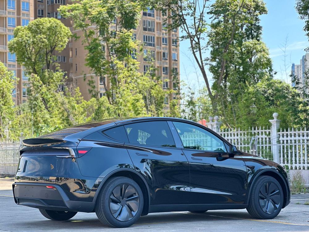 Tesla Model Y 2026 car image #6