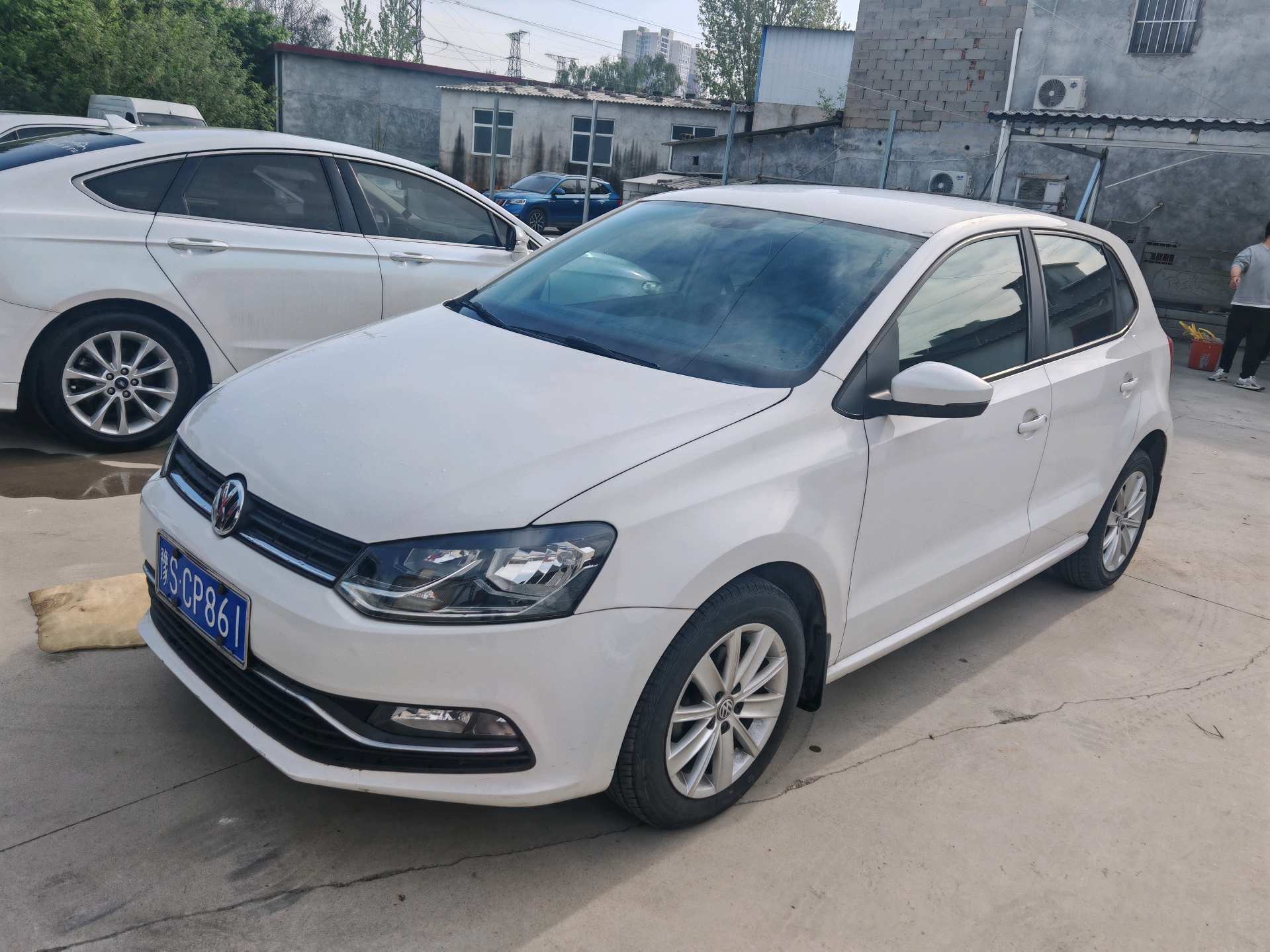 Volkswagen Polo 2015 car image 