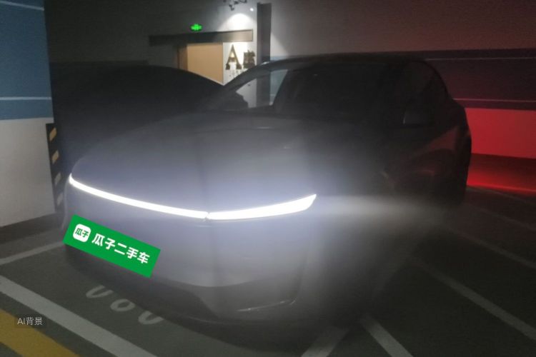 Tesla Model Y 2025 car image #2