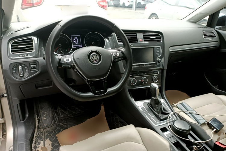 Volkswagen Golf 2017 car image #10