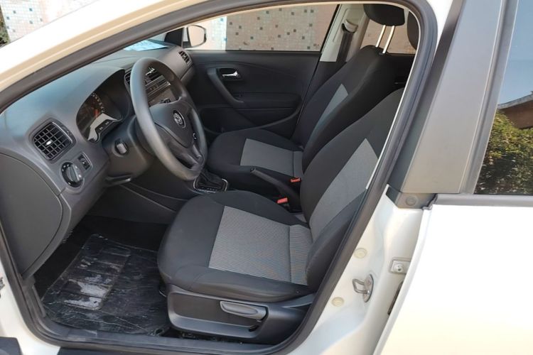 Volkswagen Polo 2019 car image #19