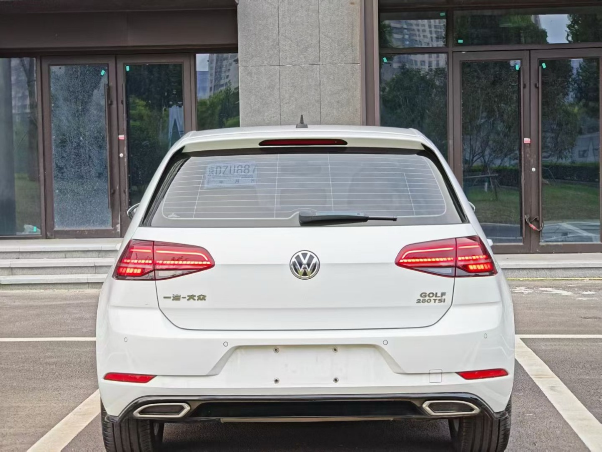 Volkswagen Golf 2020 car image #4
