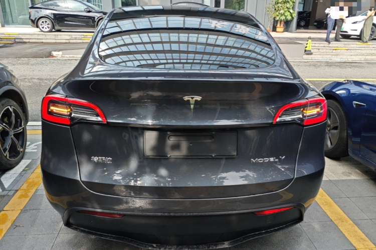 Tesla Model Y 2022 #4 Tesla Model Y 2022 immagine di auto #4