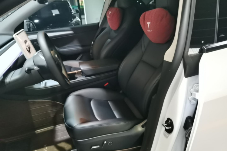 Tesla Model Y 2024 #15 Tesla Model Y 2024 car image #15