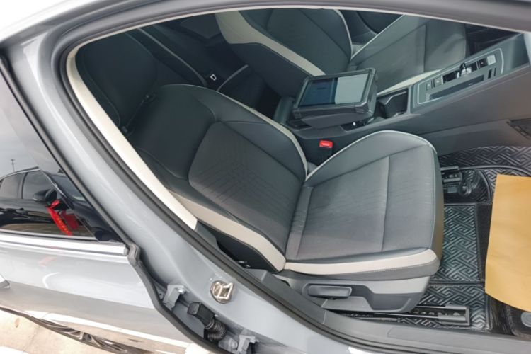 Volkswagen Golf 2022 car image #6