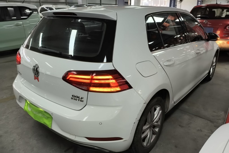 Volkswagen Golf 2018 car image #7