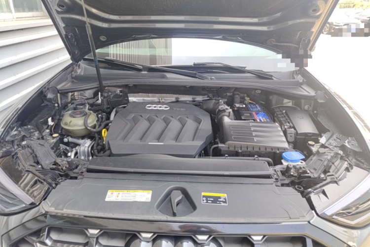 Audi Q3 2019 car image #22