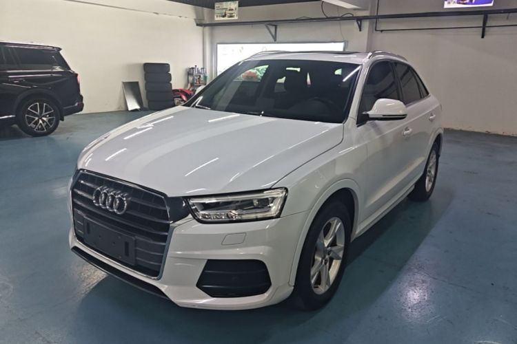 Audi Q3 2018 car image #2