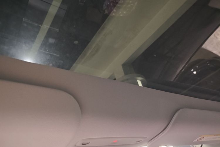 Tesla Model Y 2025 #18 Tesla Model Y 2025 car image #18