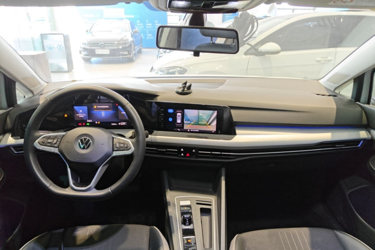 Volkswagen Golf 2024 car image #10
