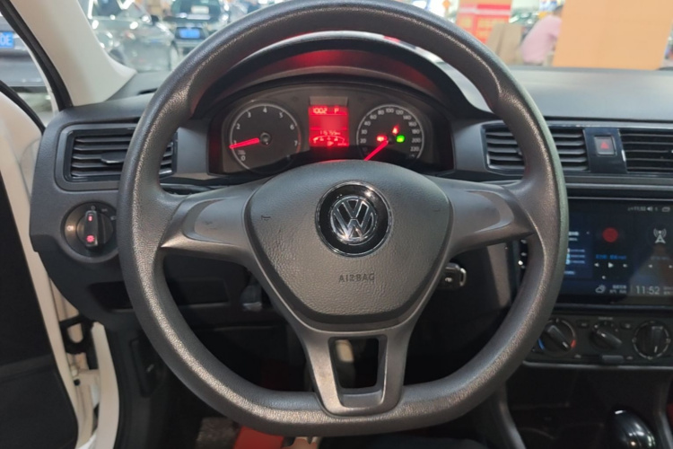 Volkswagen Santana 2020 immagine di auto #11