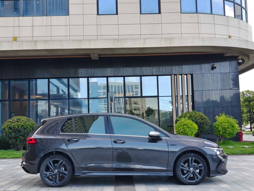 Volkswagen Golf 2021 car image #3