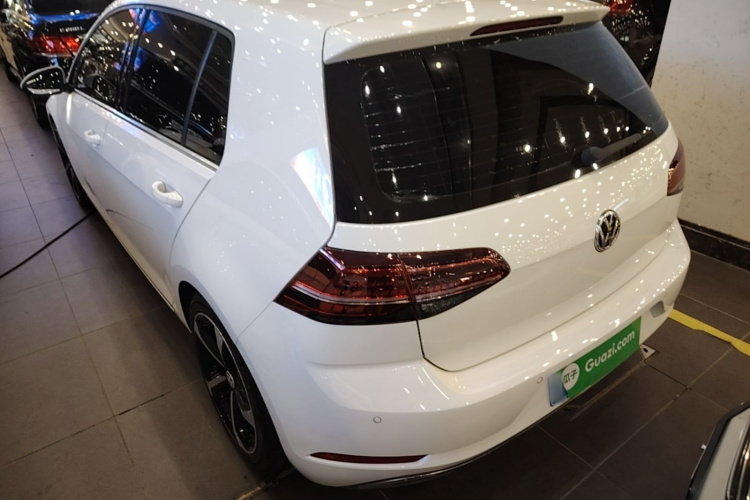 Volkswagen Golf 2019 car image #5
