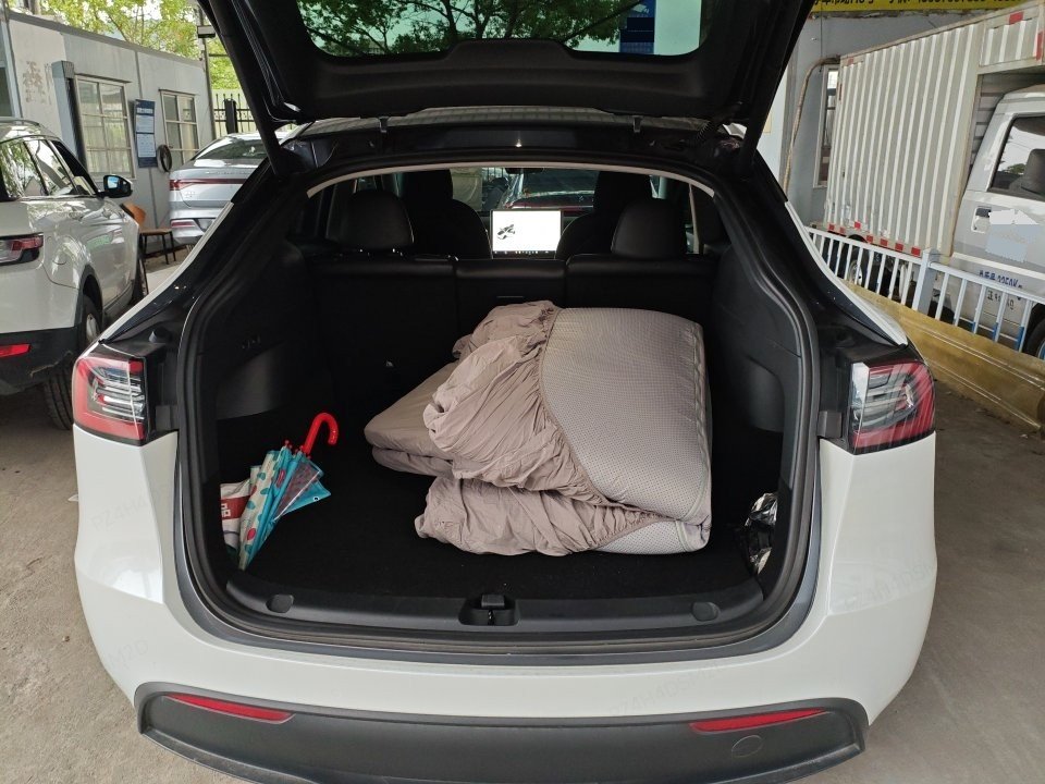 Tesla Model Y 2022 #5 Tesla Model Y 2022 car image #5