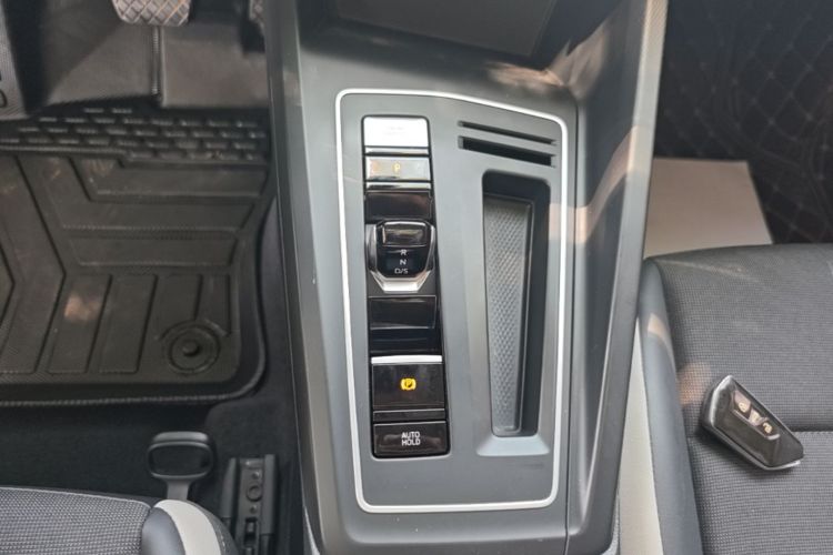 Volkswagen Golf 2021 car image #14