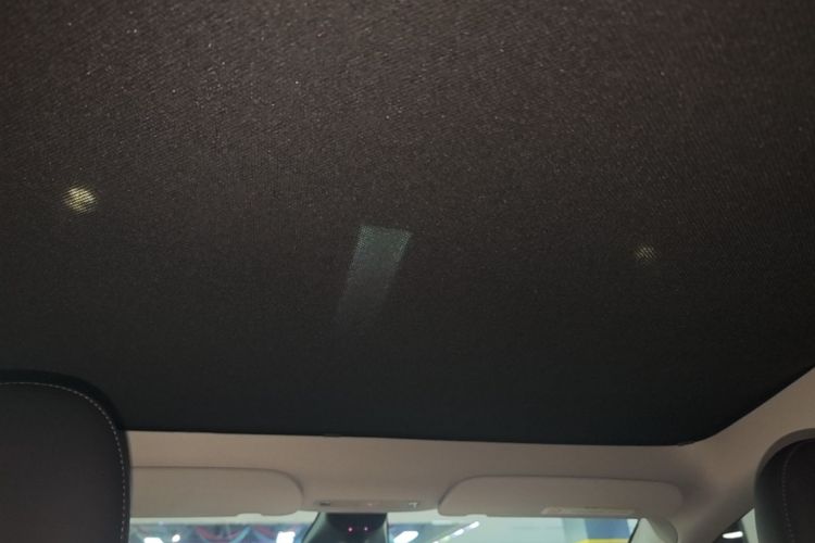 Tesla Model Y 2022 car image #18