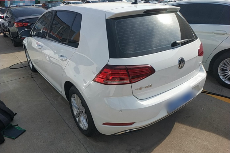 Volkswagen Golf 2019 car image #7