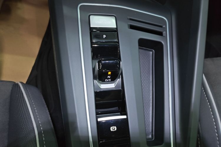 Volkswagen Golf 2022 car image #14